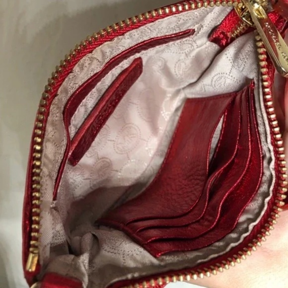 Michael Kors 🎁Red Sequin Wristlet Mini Bag🎁 Perfect for Holidays - Picture 10 of 11